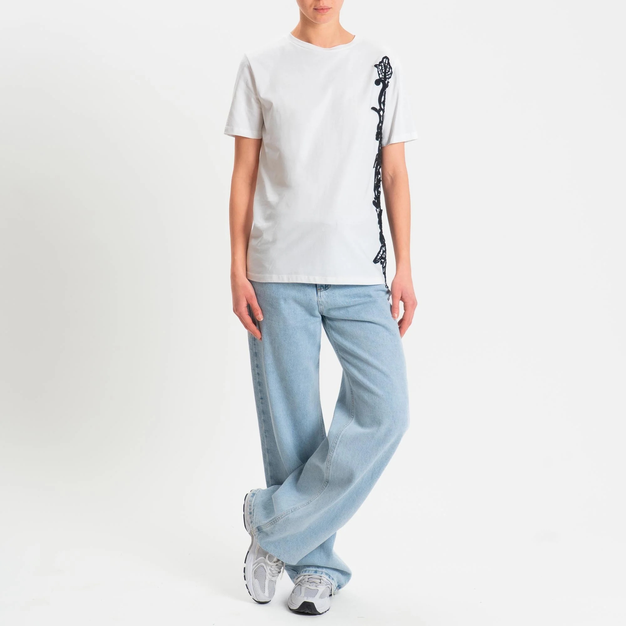 Tensione in-T-shirt mezza manica con macramè - bianco/nero - Image 2