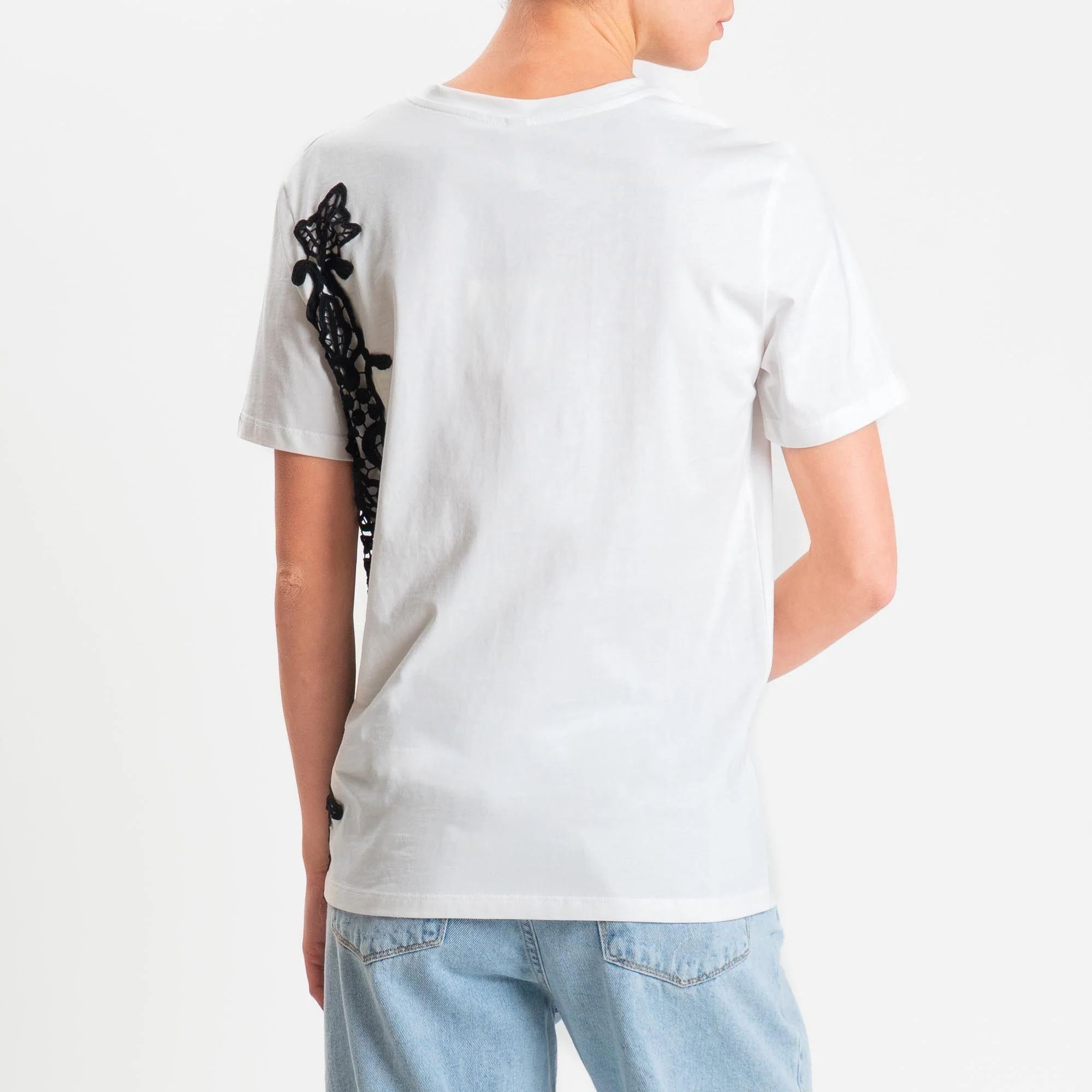 Tensione in-T-shirt mezza manica con macramè - bianco/nero - Image 4