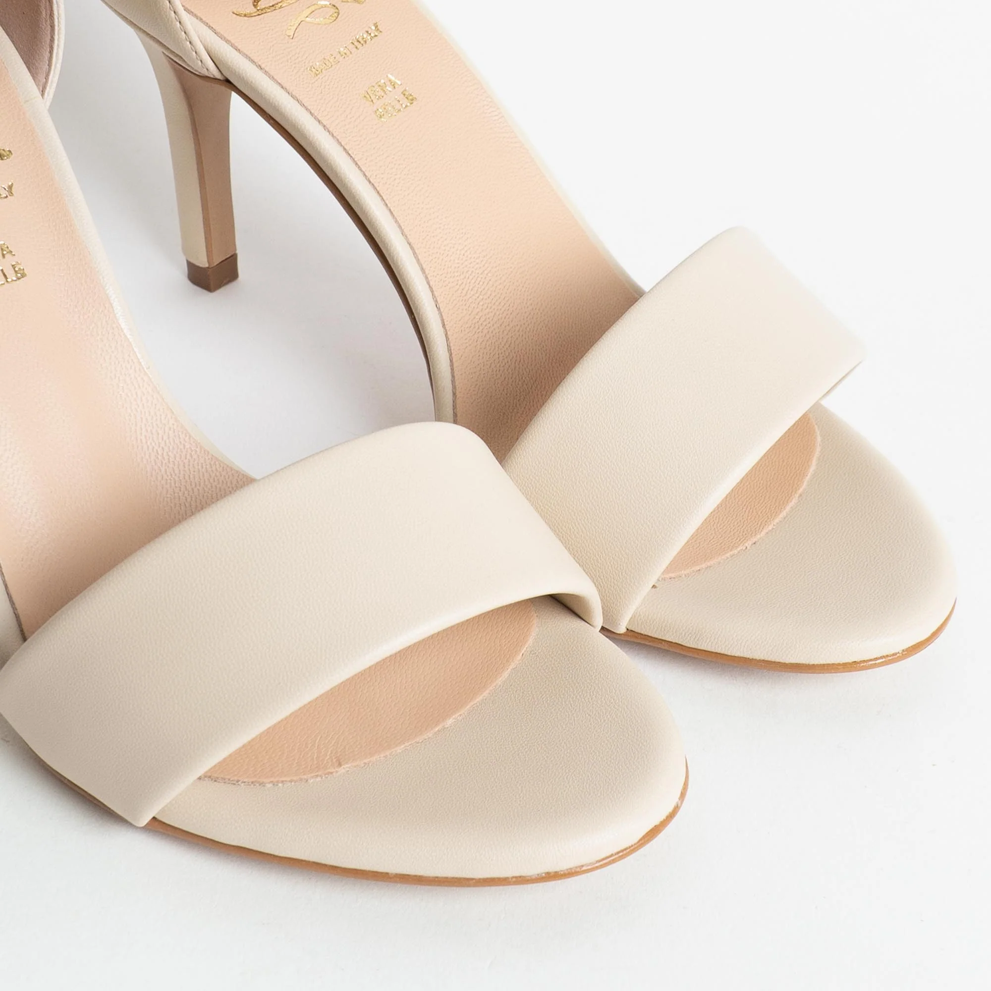 Ovyè- Sandalo con tacco in pelle - beige - Image 3