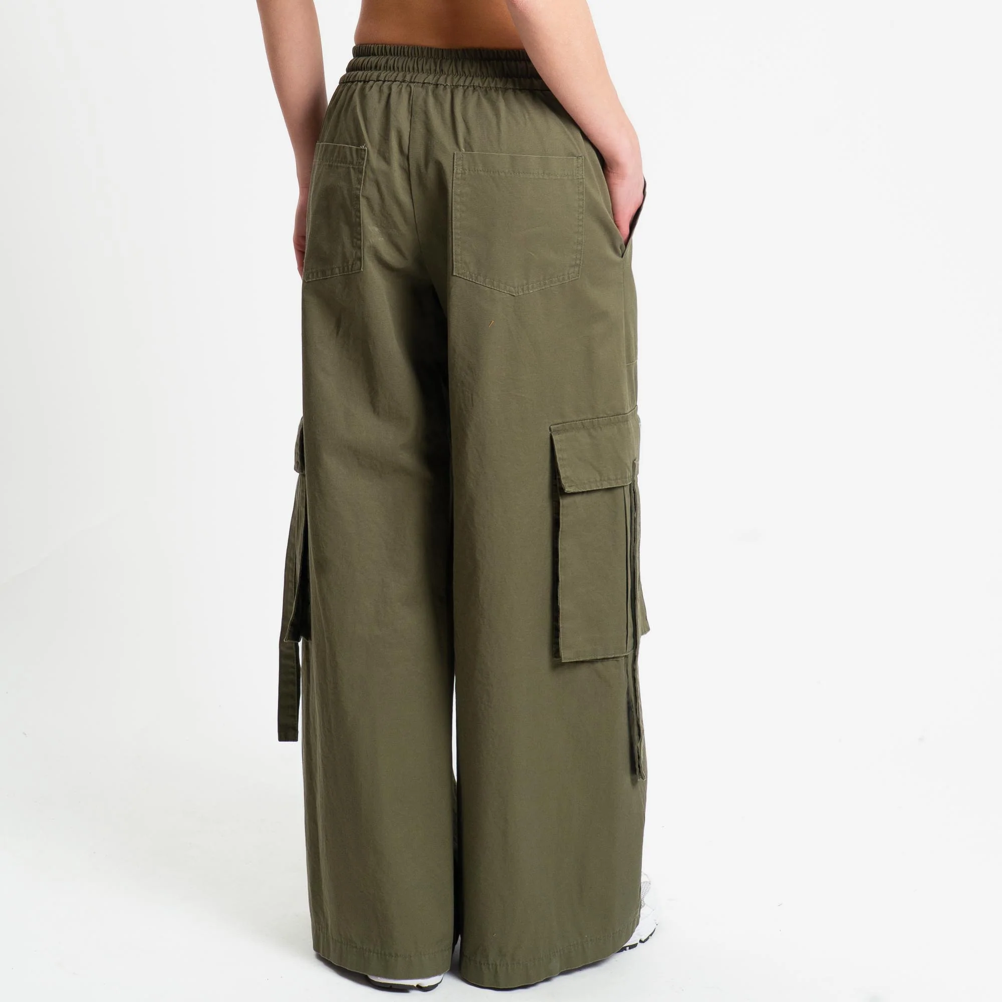 Tensione in-Pantalone cargo con coulisse - militare - Image 4