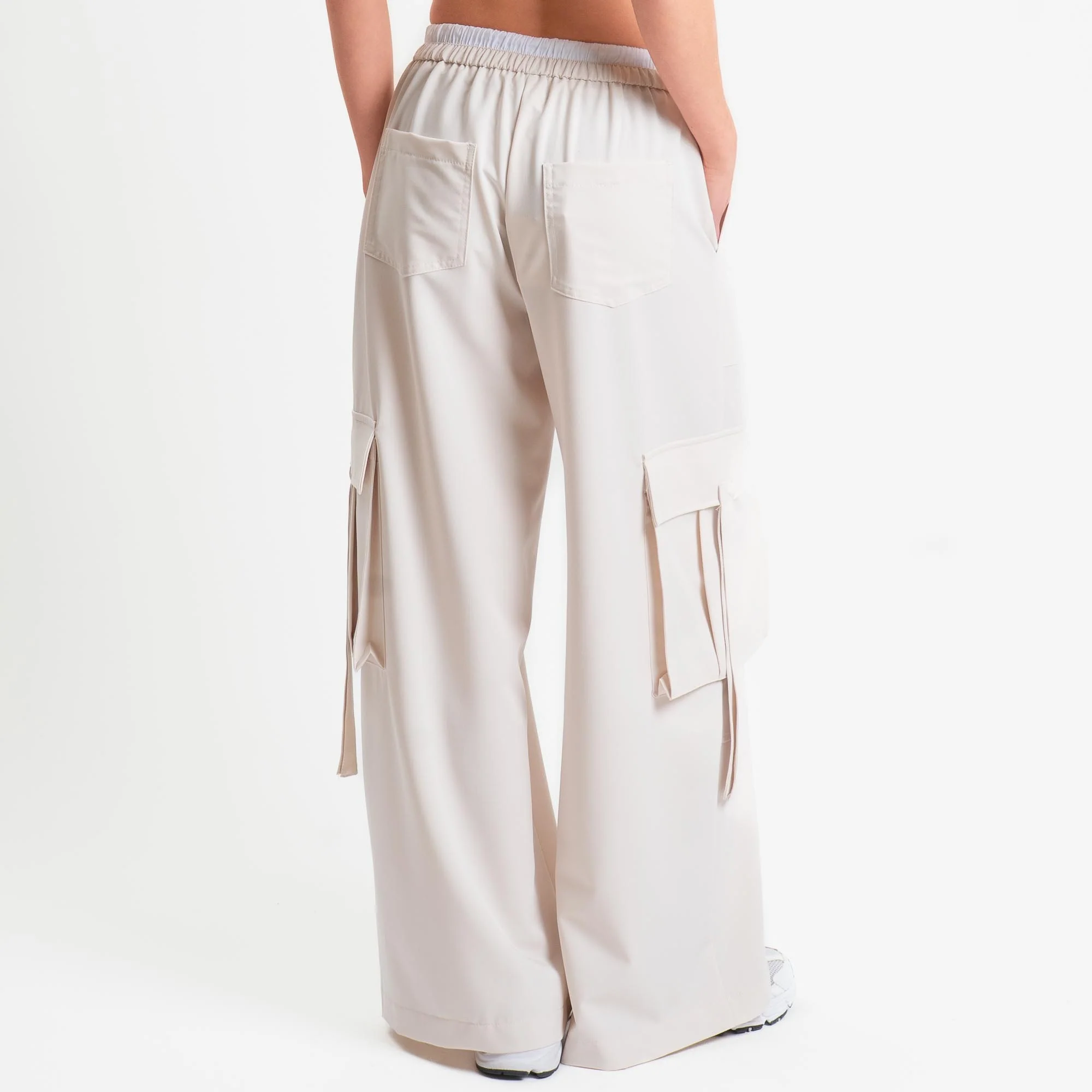 Tensione in-Pantalone cargo con coulisse - burro/bianco - Image 3
