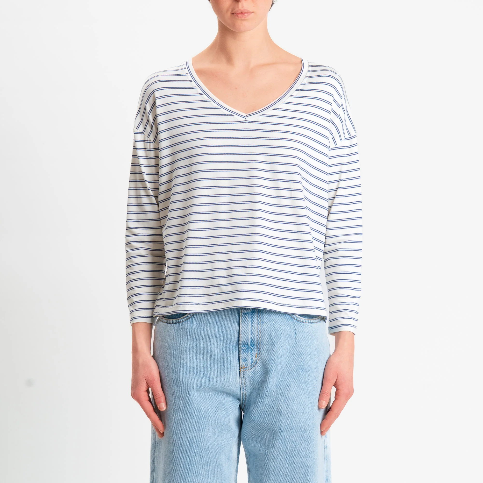 Zeroassoluto-T-shirt scatola a righe scollo v in jersey elasticizzato - panna/jeans - Image 3