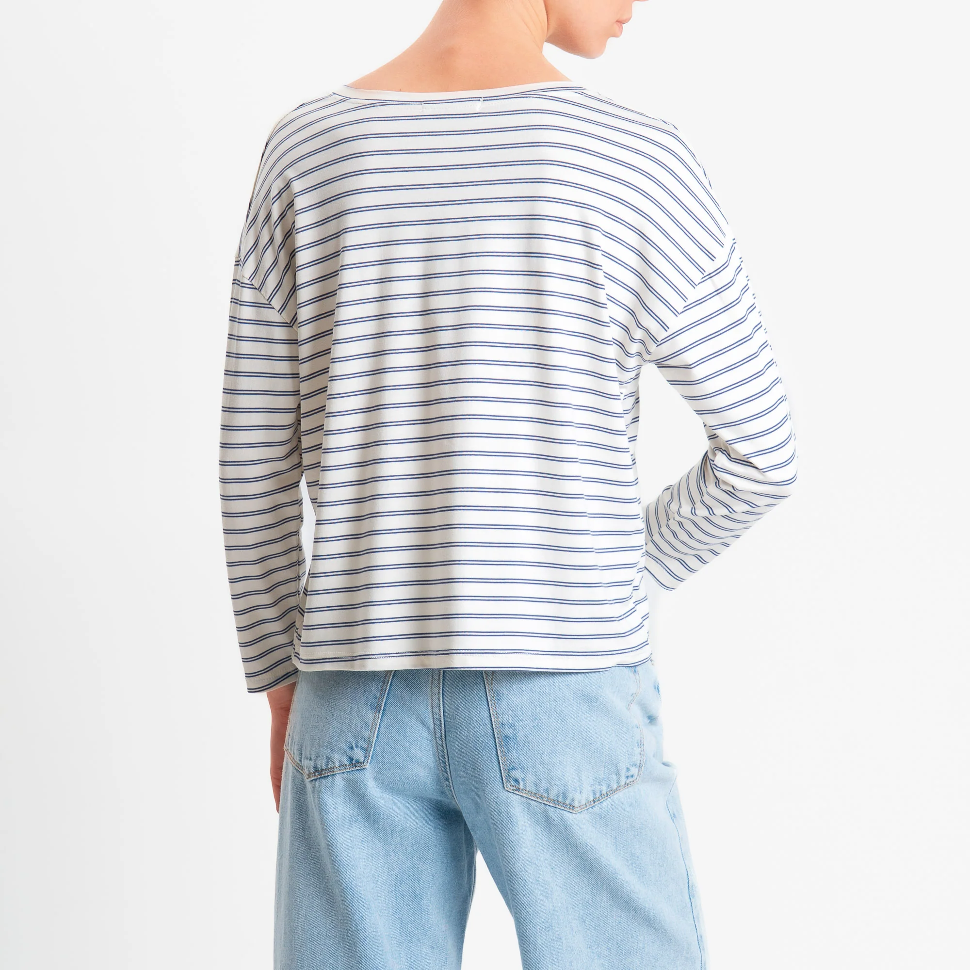 Zeroassoluto-T-shirt scatola a righe scollo v in jersey elasticizzato - panna/jeans - Image 4