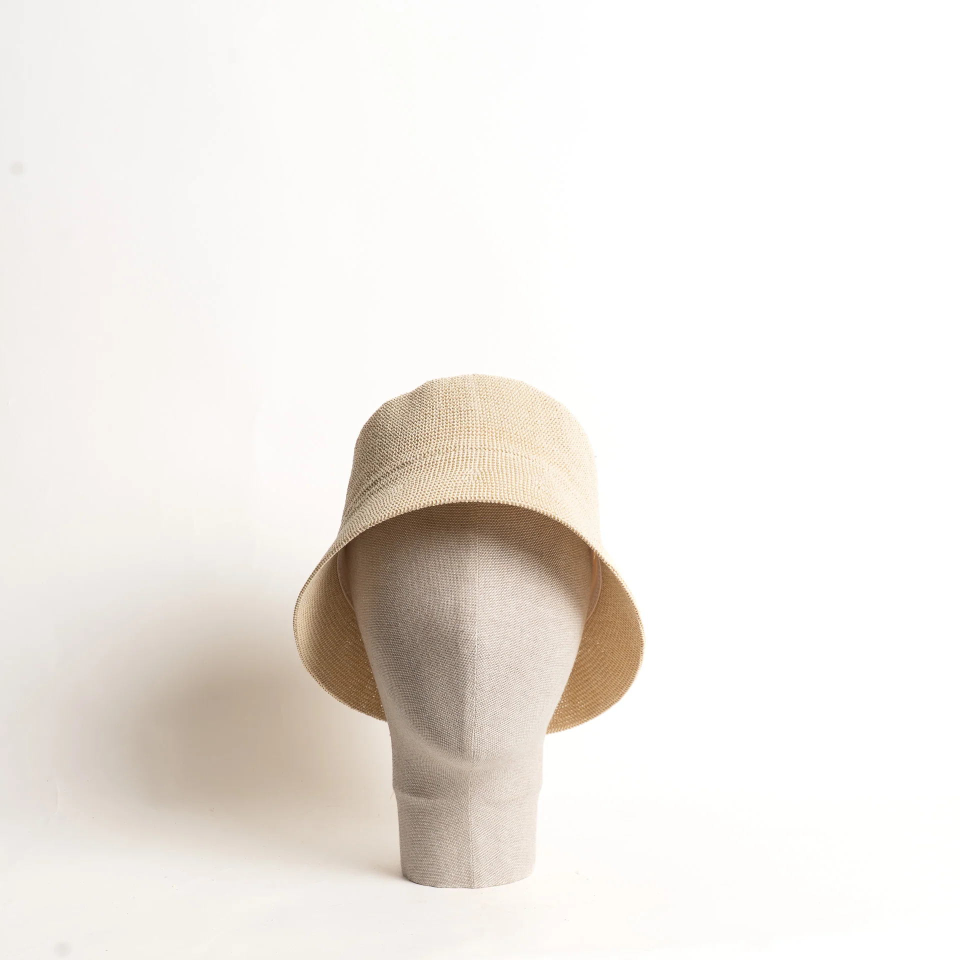 W by Whitemood-Bucket hat in rafia intrecciata - sand - Image 2
