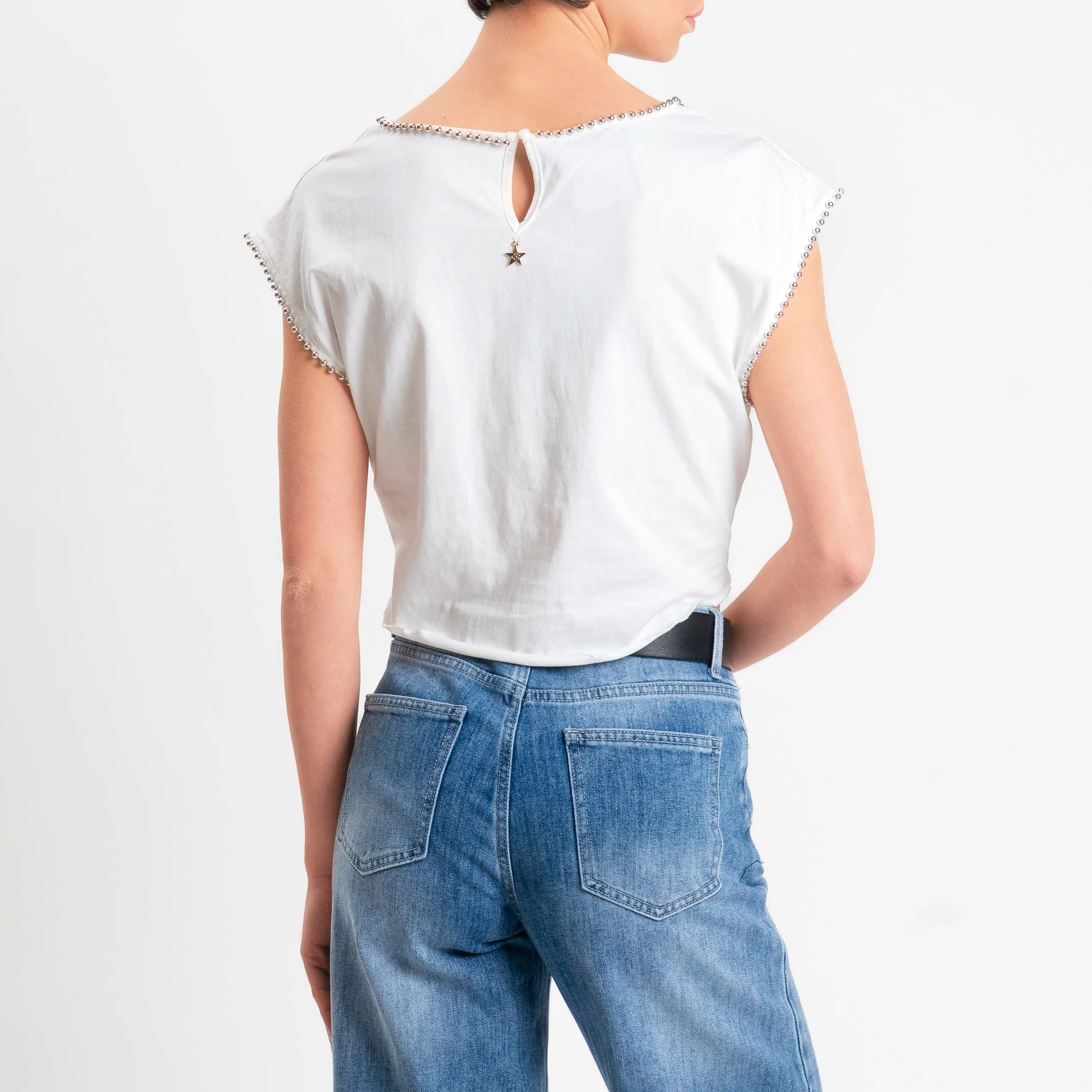 Souvenir-T-shirt smanicata con borchie - bianco - Image 3