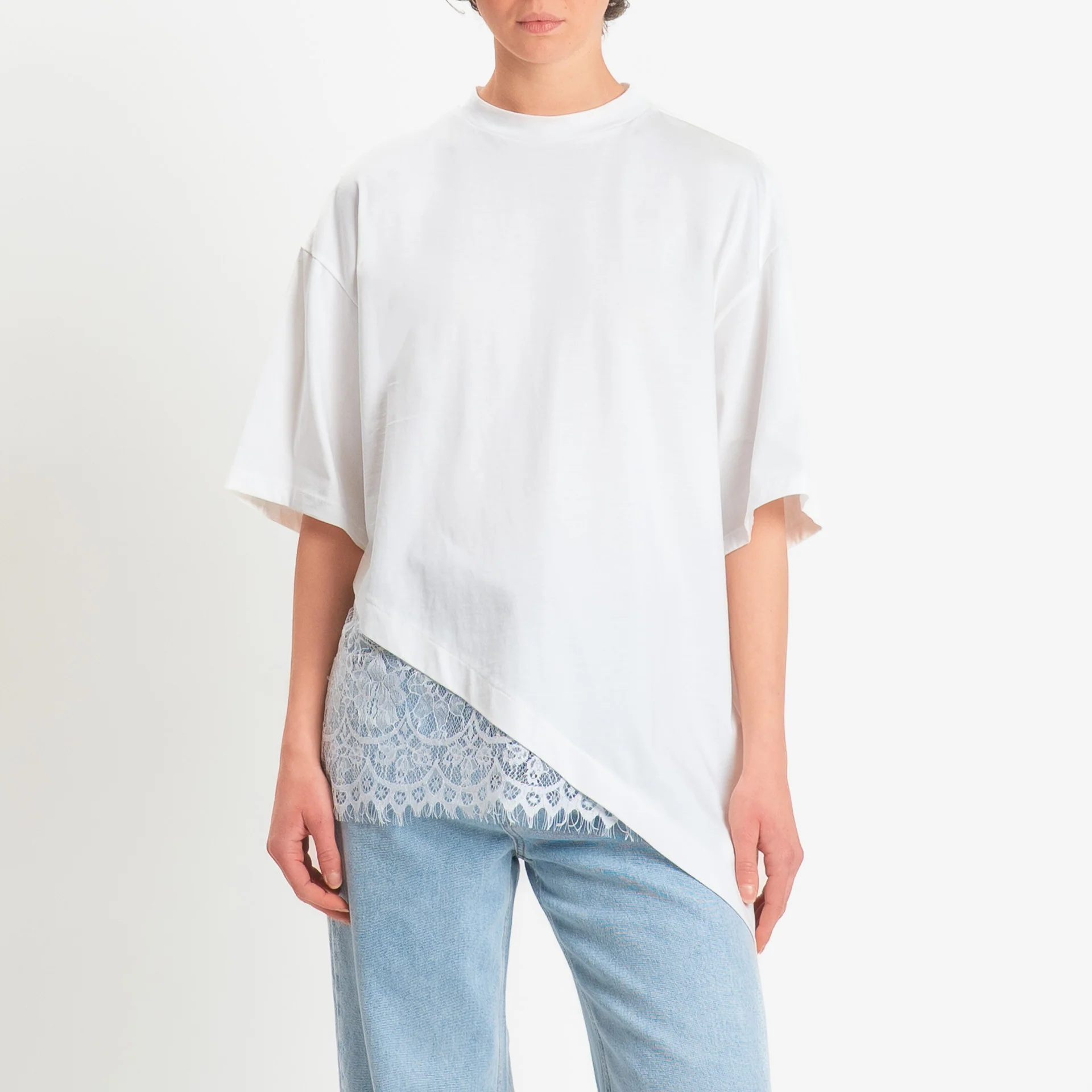 Dixie-T-shirt asimmetrica con pizzo - panna - Image 2