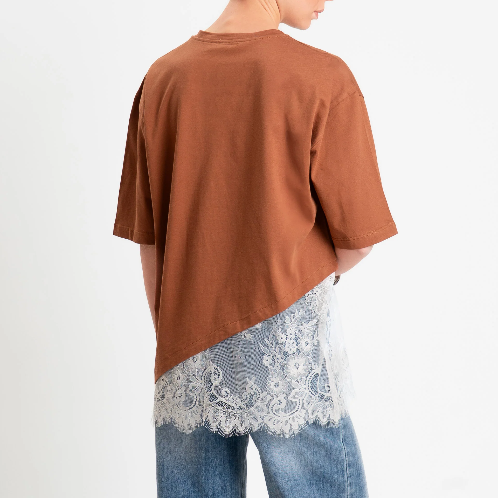 Dixie-T-shirt asimmetrica con pizzo - tabacco - Image 3