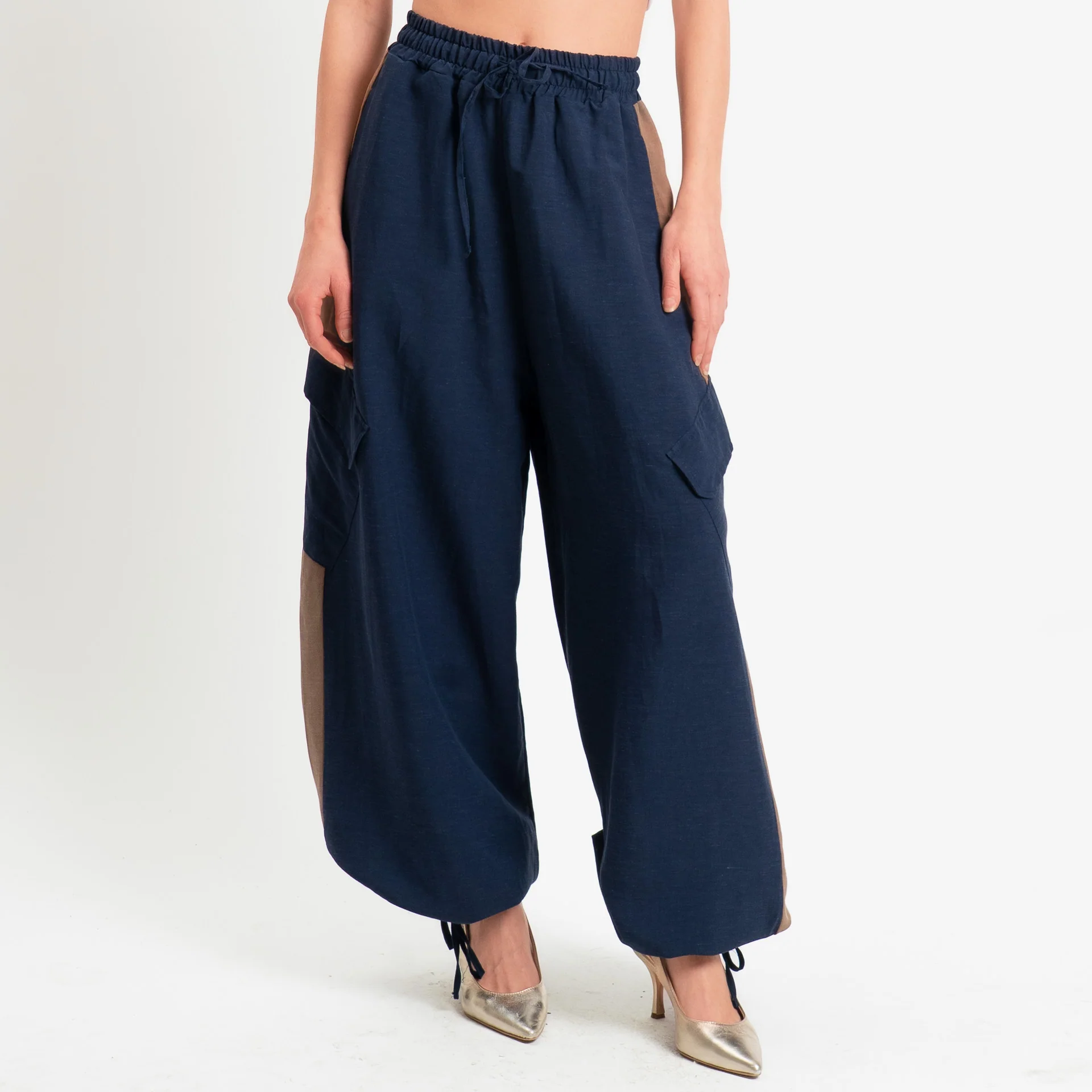 Tensione in-Pantalone cargo bicolore misto lino - blu/biscotto - Image 2