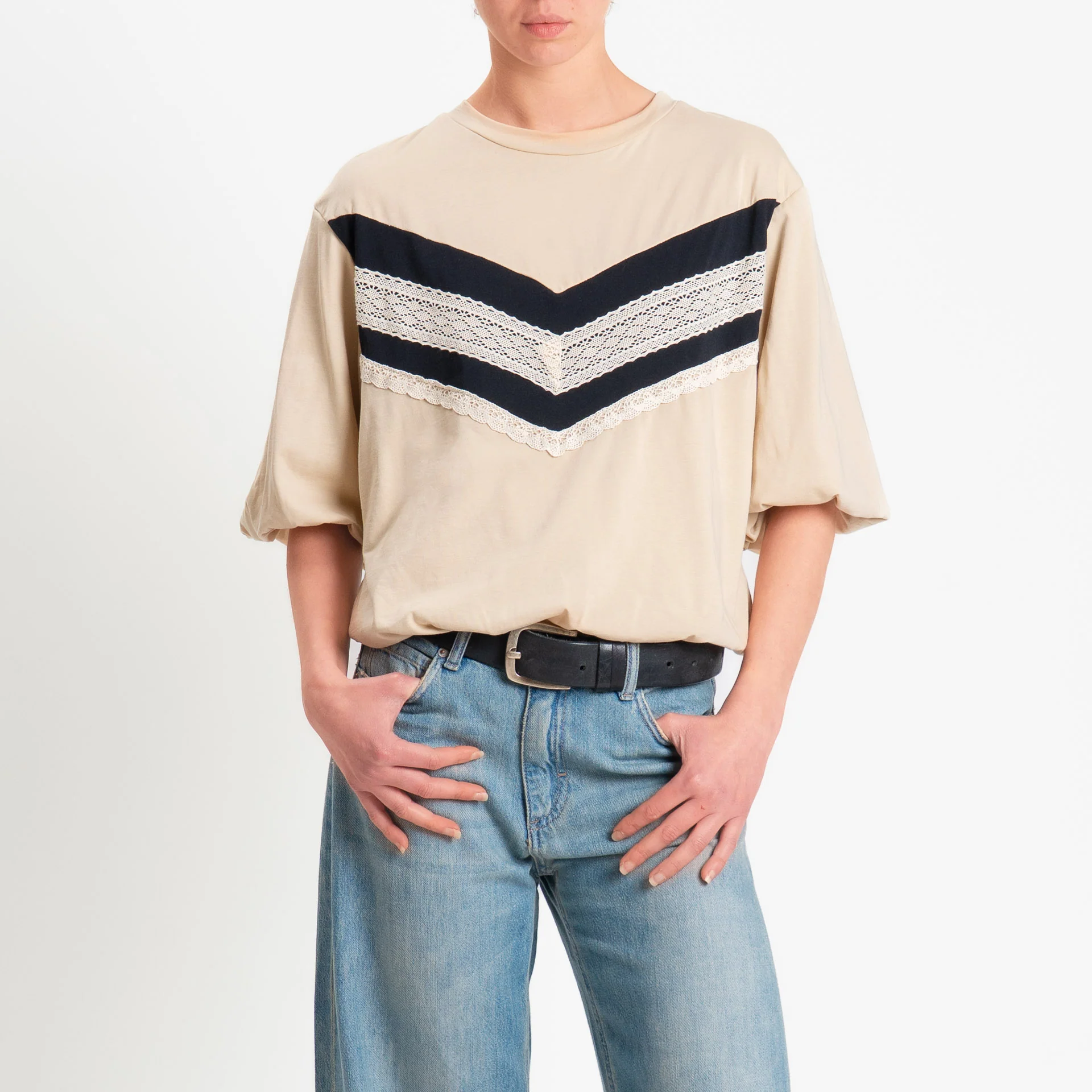 Tensione in-T-shirt bicolore elastico in vita con applicazione in pizzo - beige/nero/burro - Image 2