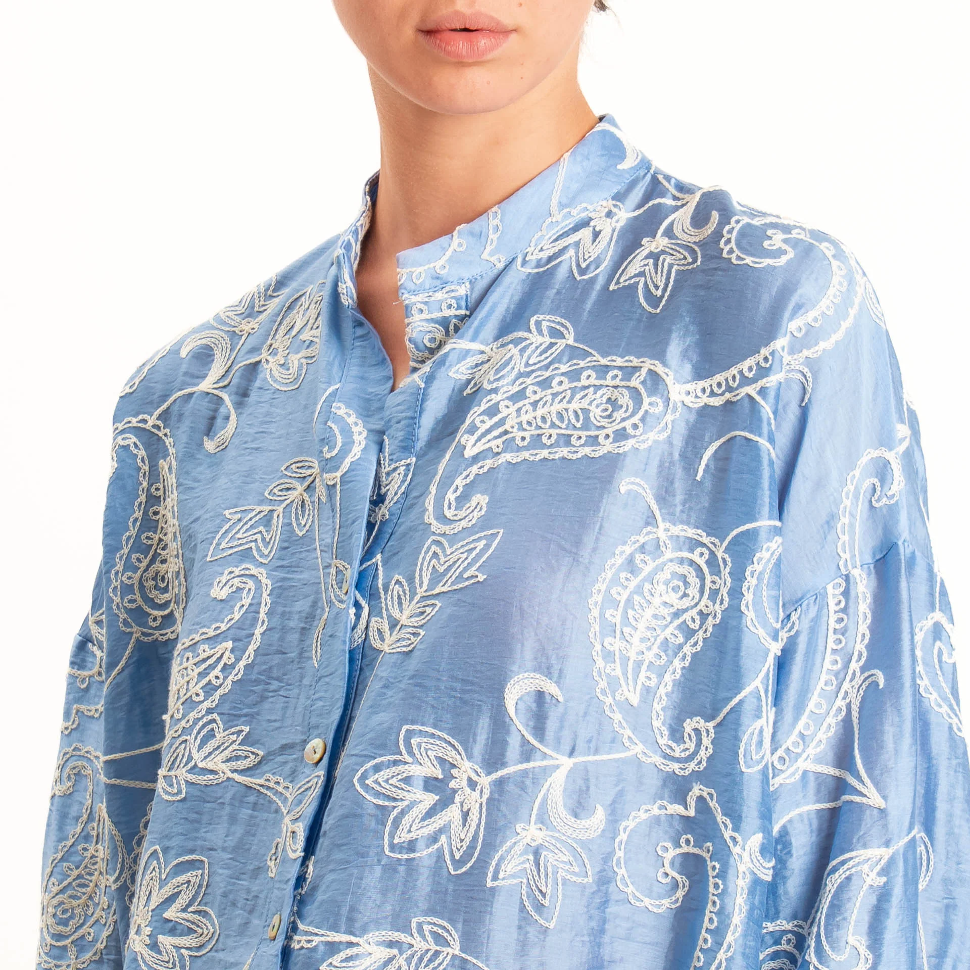 Zeroassoluto-Camicia MAIA mussola in lyocel - ricami azzurro/bianco - Image 4