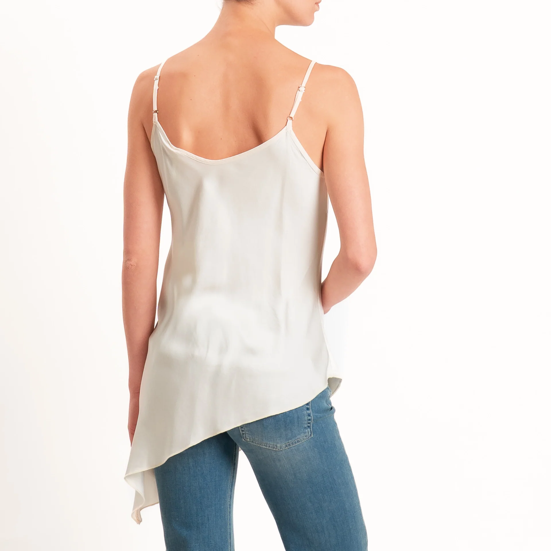Tensione in-Top asimmetrico in satin - burro - Image 4